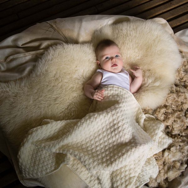 Stroller blanket in Basket Weave design - Soft, cozy, and perfect for babies. Ideal for cot or pram, a must-have gift for parents.